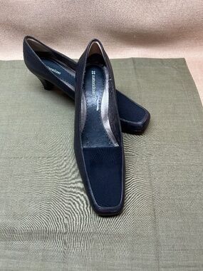 Navy Leather Pumps, Naturalizer in Women's 10 Narrow